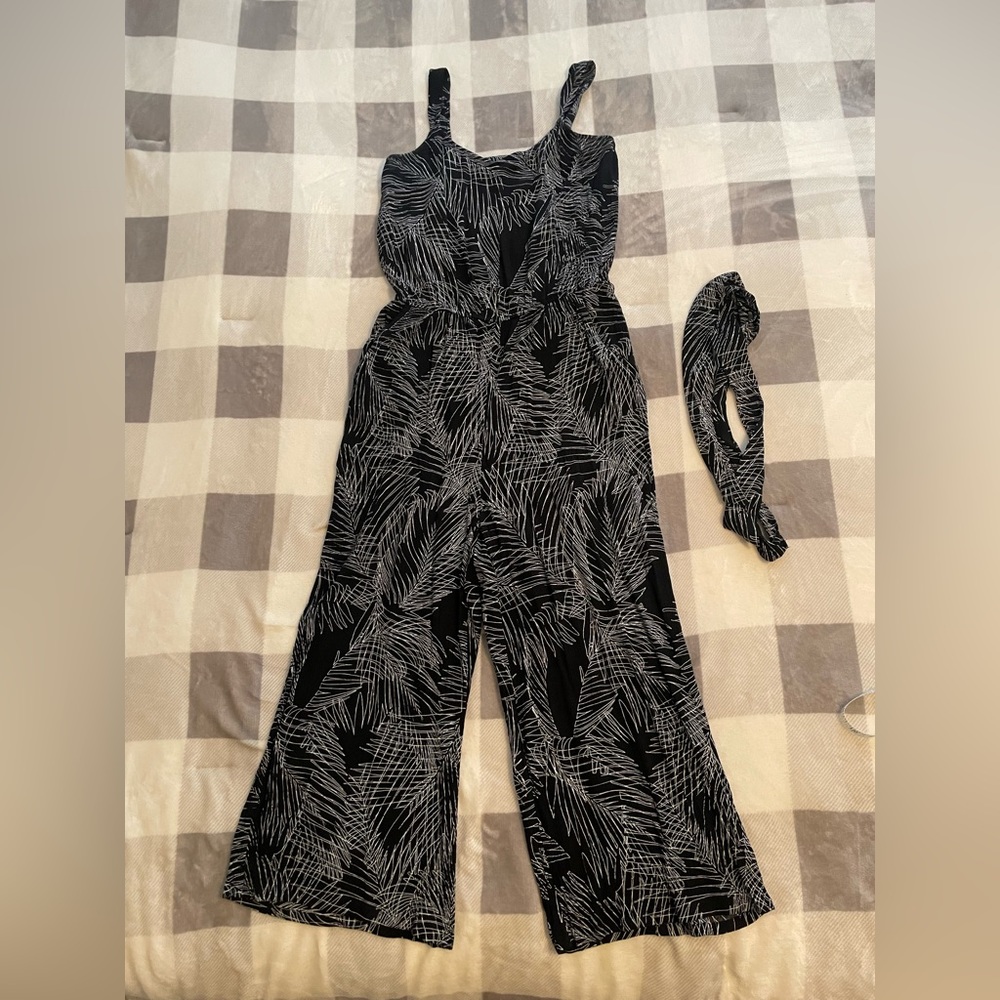 Black and White Jumpsuit with Belt. Size 6